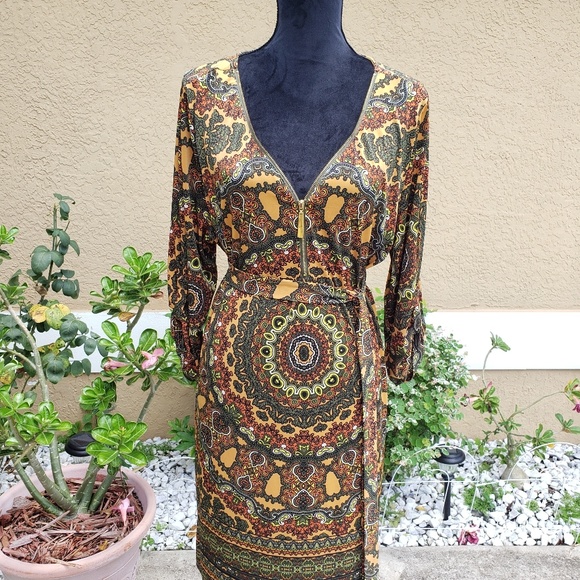 Mid length dress - Picture 4 of 8